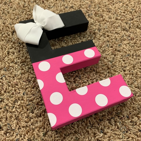 Paper Mache “E” in Minnie Mouse - Picture 2 of 7